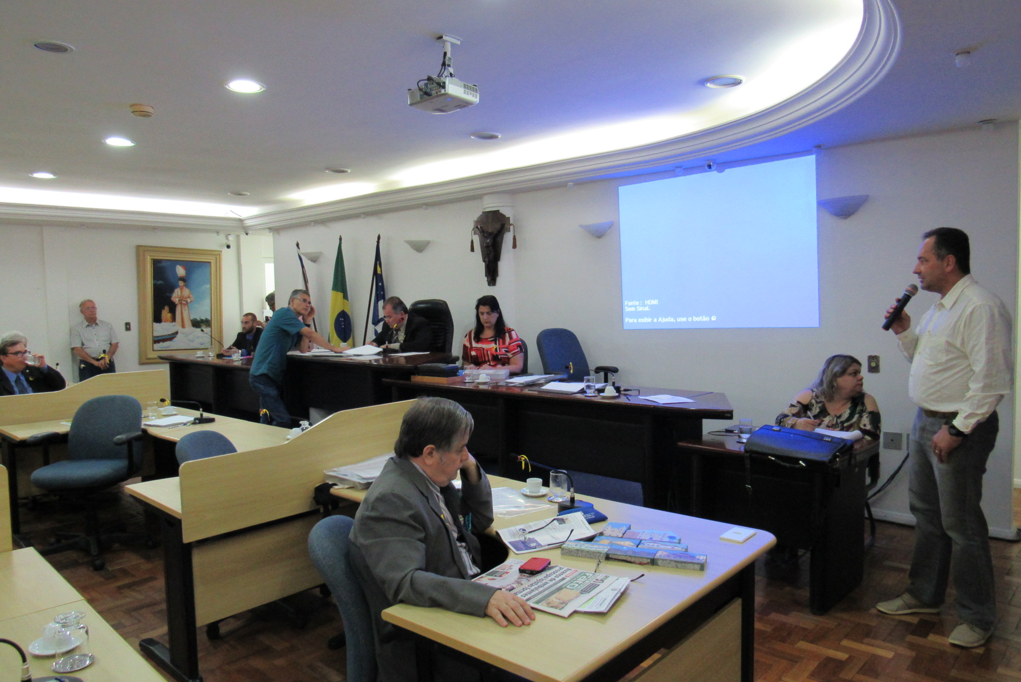 “Nossa sociedade é doente”, diz médico em palestra sobre suicídio