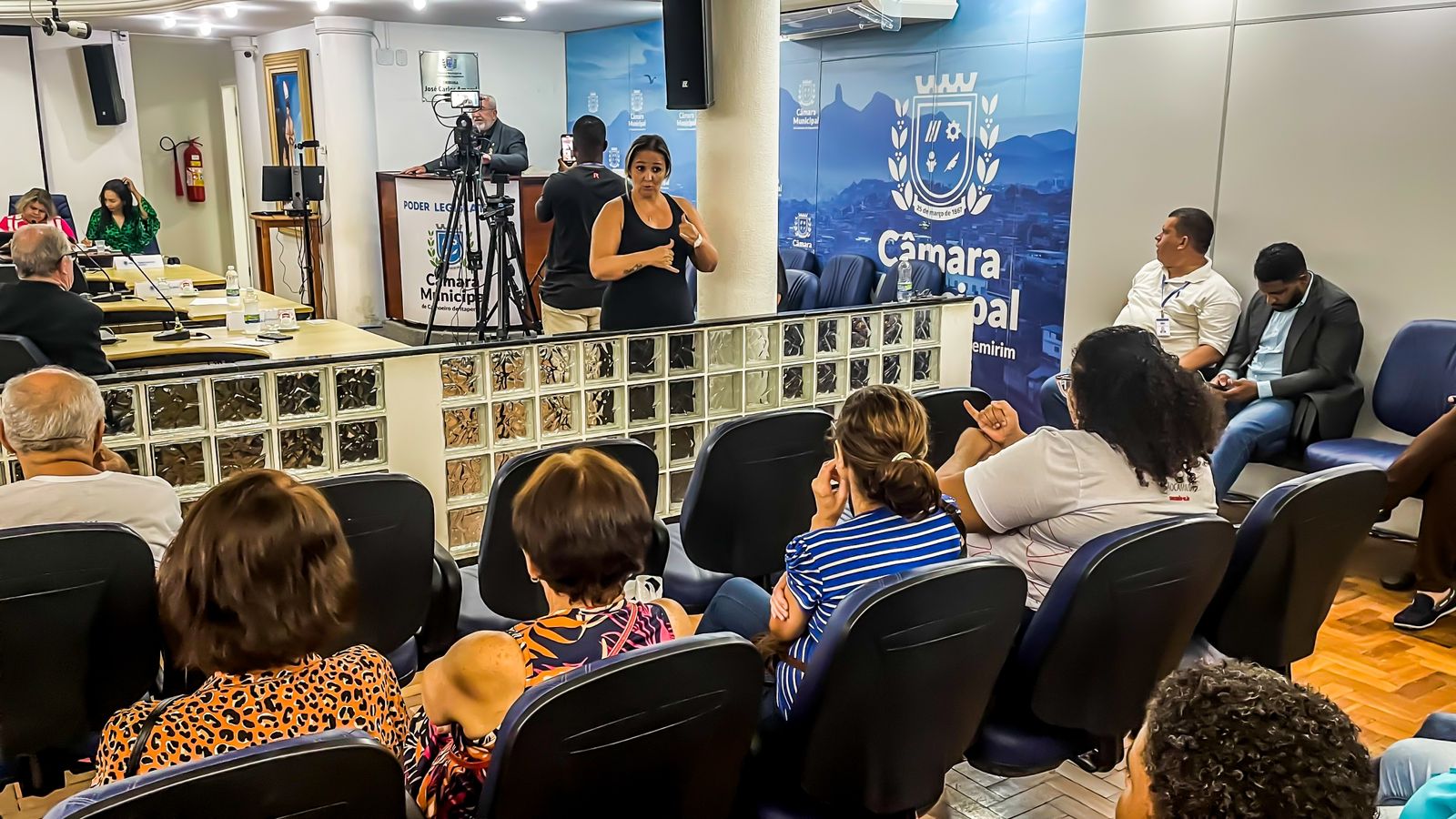 Acessibilidade: Câmara de Cachoeiro agora conta com intérpretes de Libras