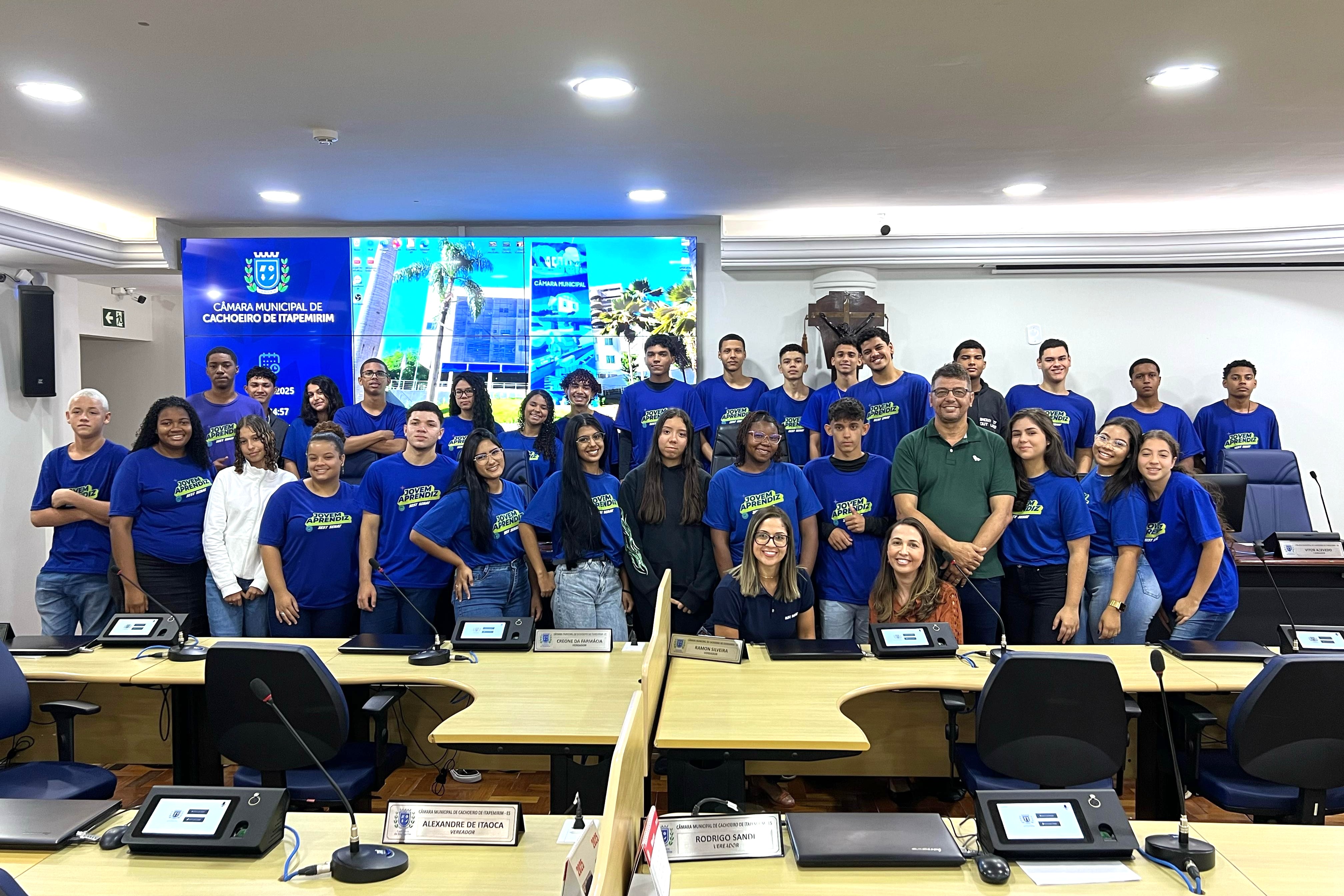 Alunos do SEST/SENAT visitam Câmara de Cachoeiro e conhecem funcionamento do Legislativo