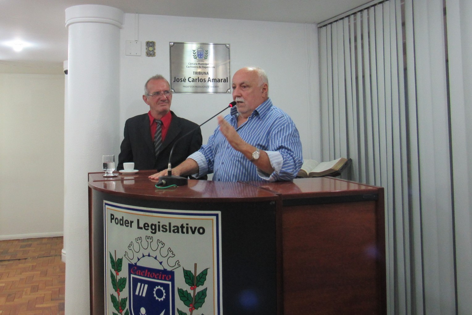 Amaral inaugura tribuna com seu nome