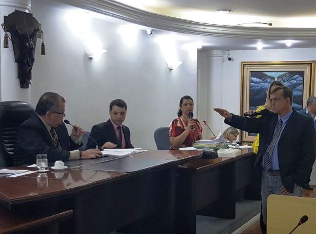 Antônio Geraldo é empossado na Câmara