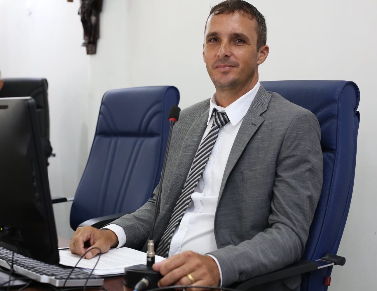 Câmara aprova projeto de lei que institui o Dia do Cuidador Escolar em Cachoeiro