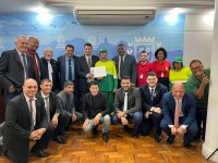 Câmara comemora Dia do Gari homenageando profissionais