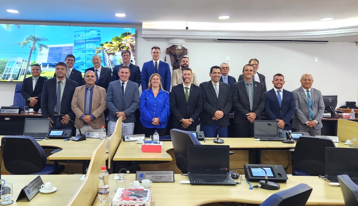 Câmara de Cachoeiro aprova projetos que beneficiam profissionais da Educação