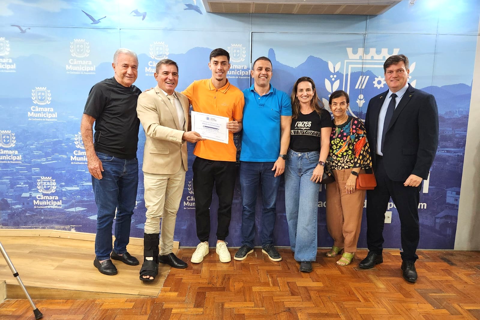 Câmara de Cachoeiro homenageia jovem talento do futebol, Renan Novoá Bernabé