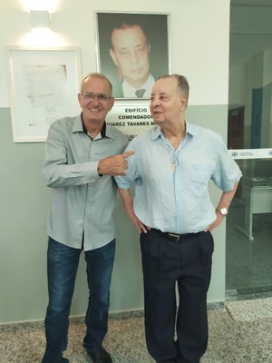 Câmara de luto por Juarez Tavares Matta