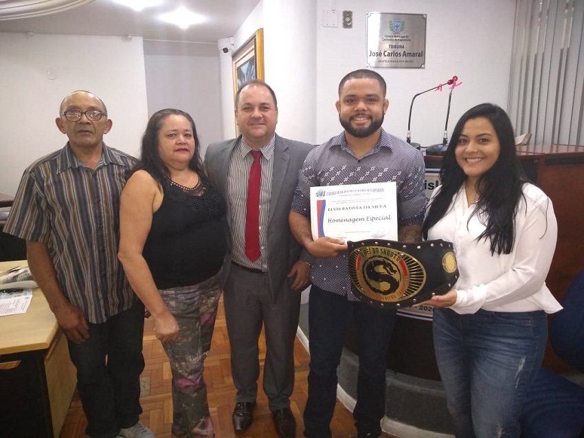 Câmara homenageia atleta