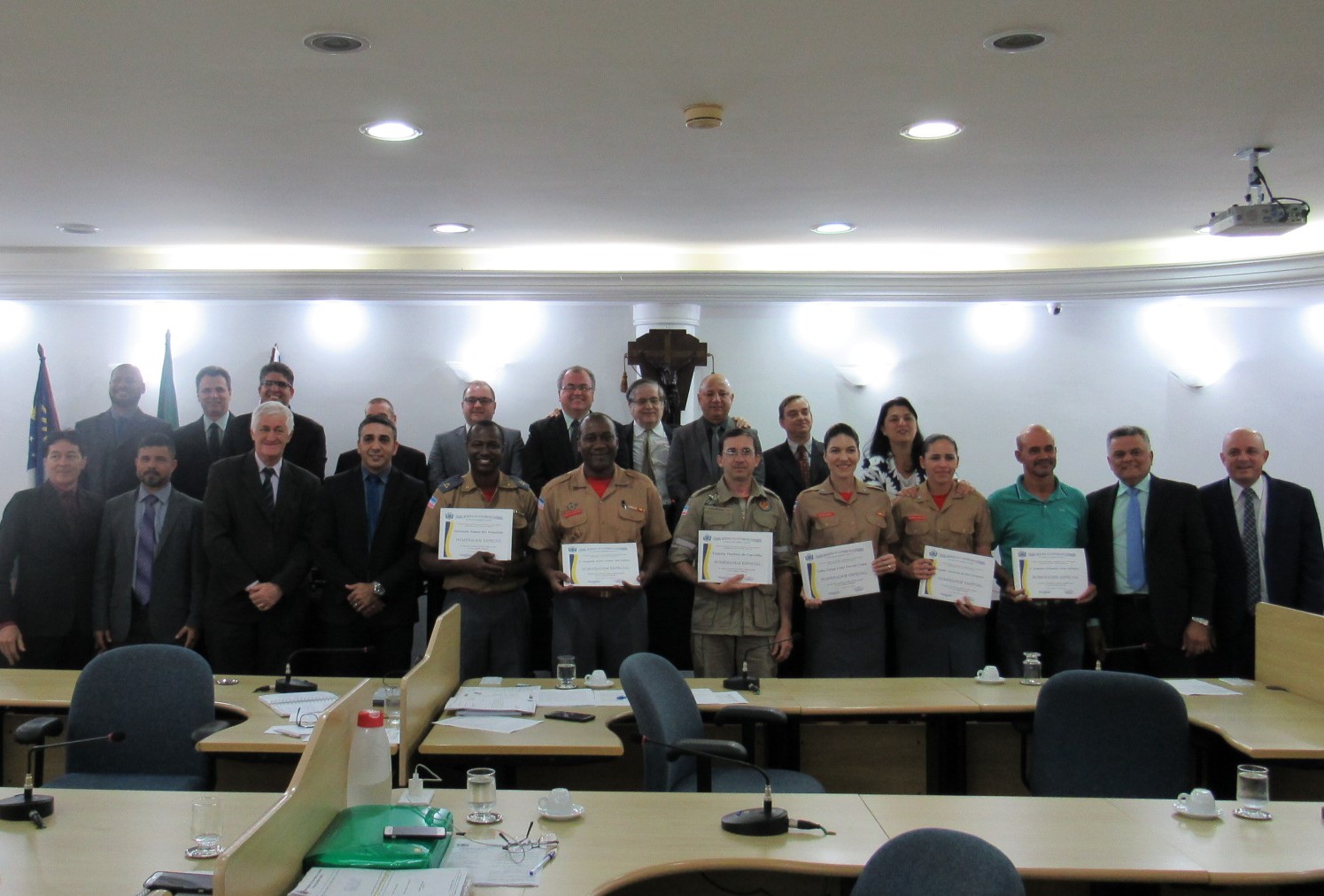 Câmara homenageia bombeiros