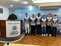Câmara homenageia campeões estaduais de vôlei sub-19