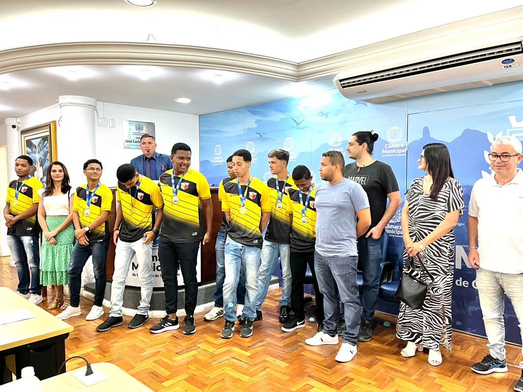 Câmara homenageia equipe de futsal do Petronilha Vidigal