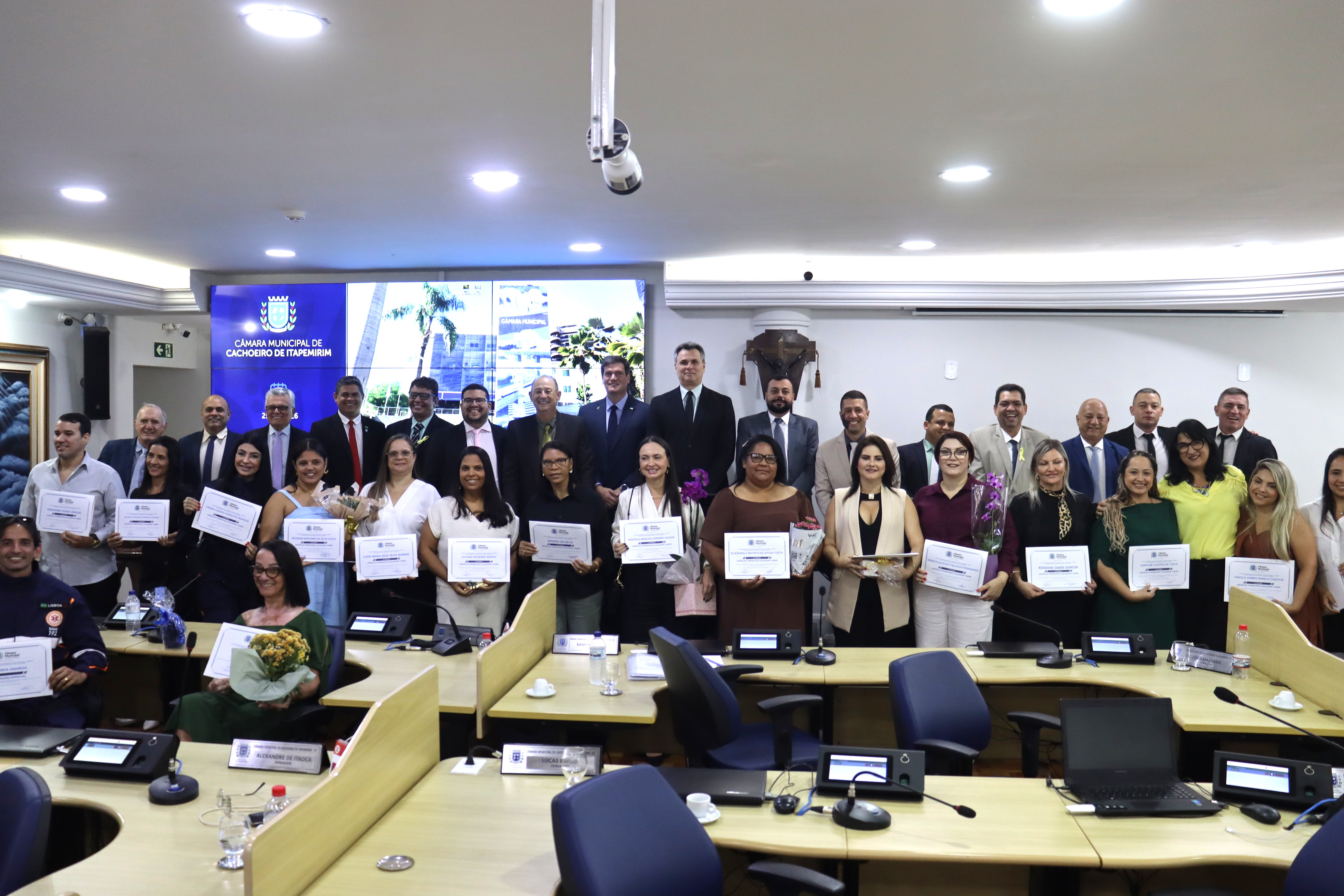 Câmara homenageia profissionais da enfermagem e segurança pública, lideranças trabalhistas e artistas