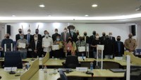 Câmara homenageia profissionais de destaque em Cachoeiro