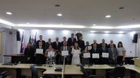 Câmara homenageia religiosos e voluntários