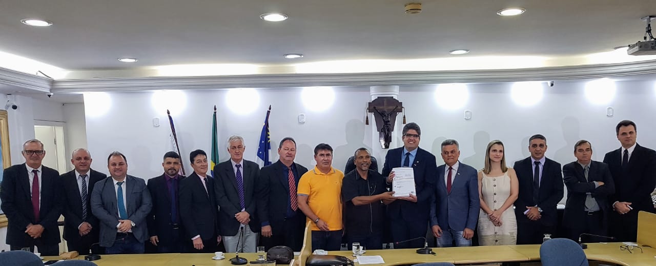 Câmara recebe Plano de Cargos dos servidores municipais