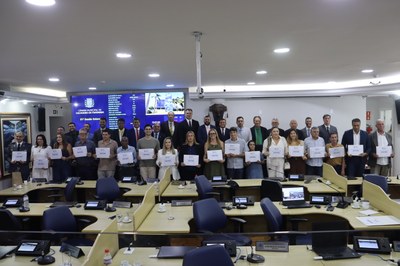 Câmara reconhece trajetórias de dedicação a Cachoeiro em comemoração aos 159 anos do município