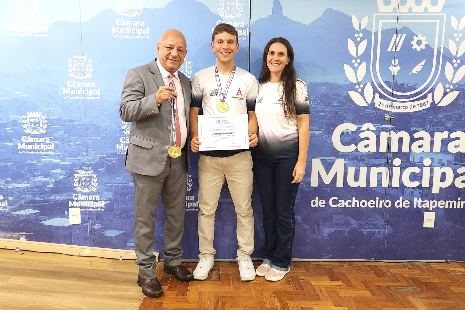 Ciclista cachoeirense Ricardo Fiório é homenageado na Câmara após nova conquista