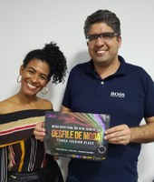 Coletivo negro realiza desfile em Itaoca