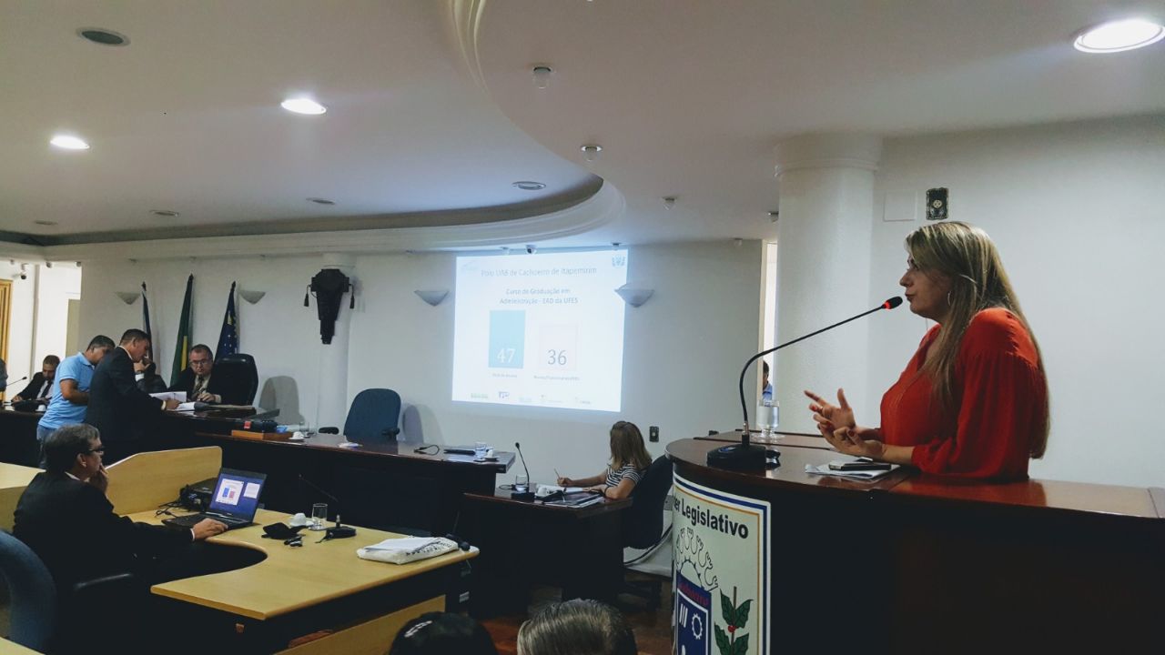 Coordenadora  divulga Polo UAB