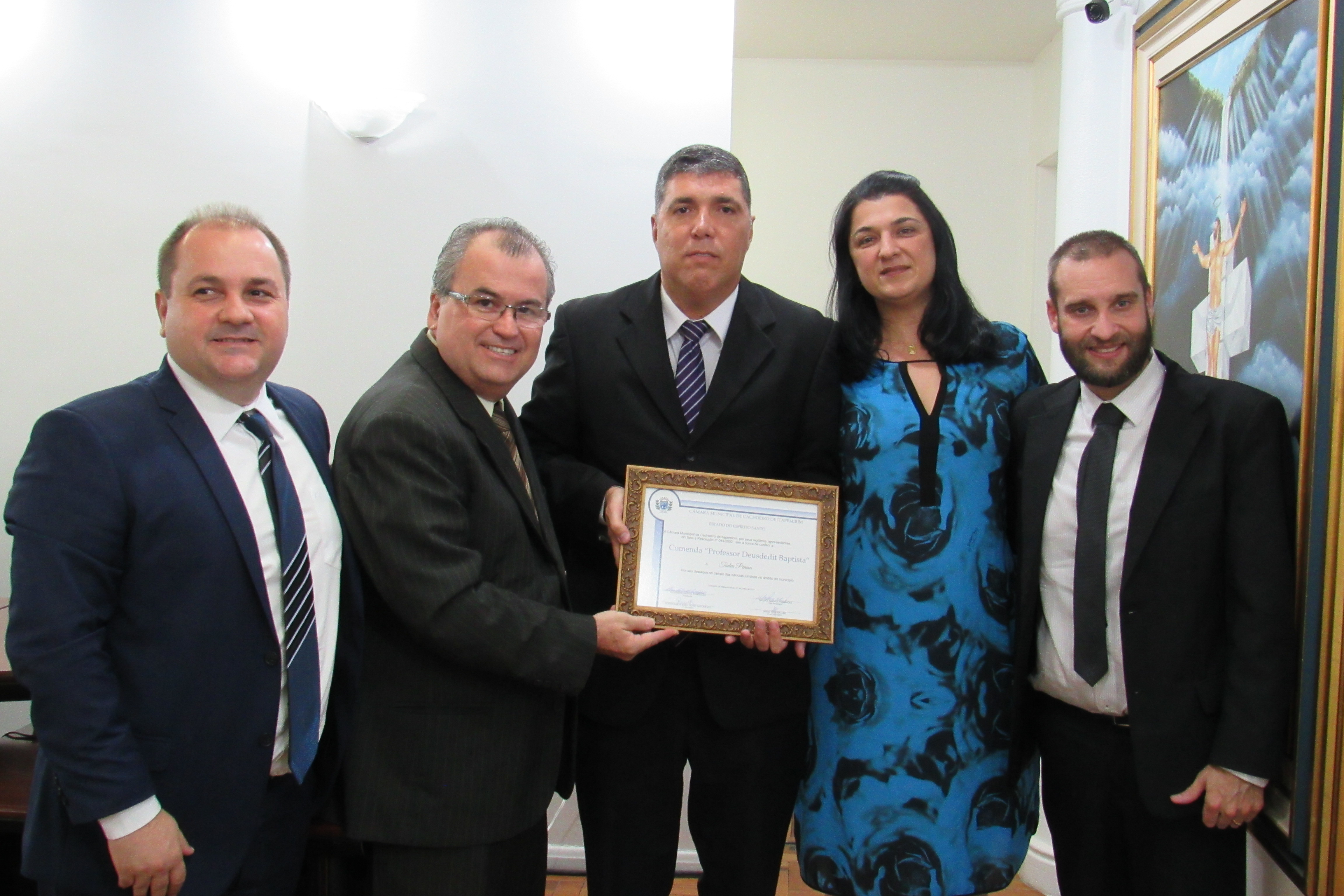 Diretor recebe homenagem e fala sobre faculdade de medicina