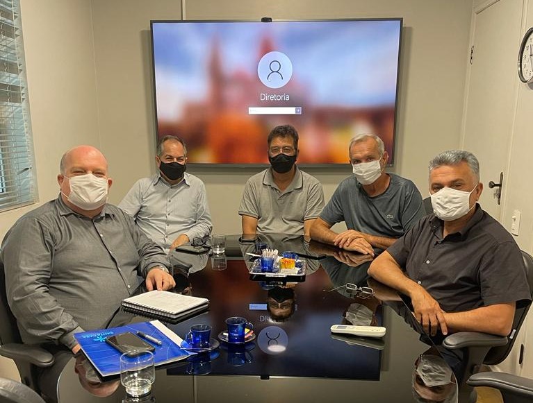 Em reunião, Câmara discute dívida da Santa Casa e defende novo contrato