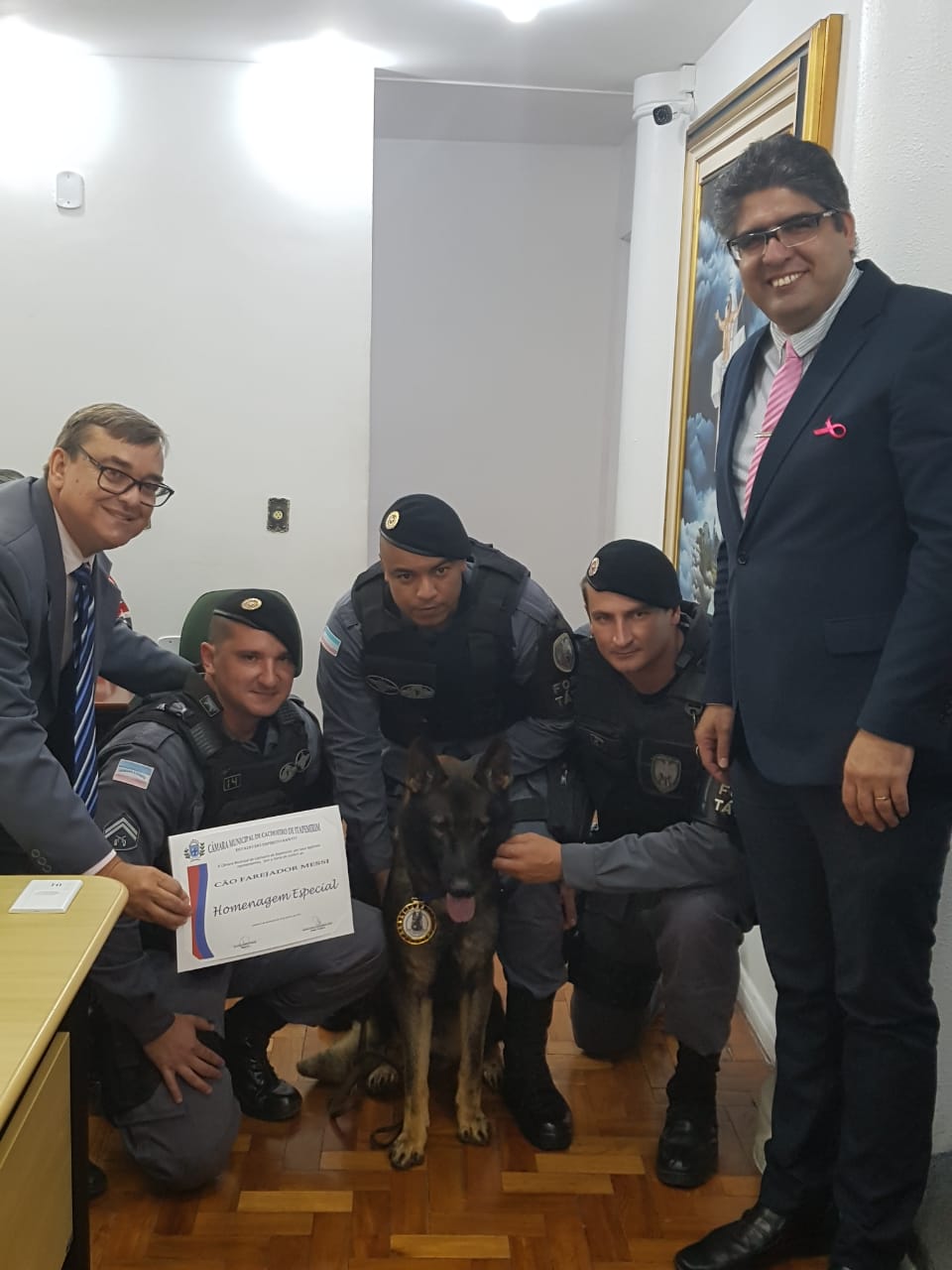 Equipe K9 da PM recebe homenagem de vereador