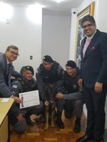 Equipe K9 da PM recebe homenagem de vereador