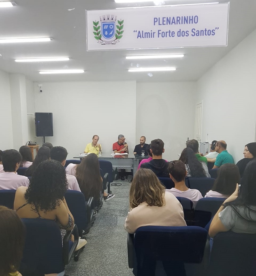 Escola do Legislativo tem aula inaugural