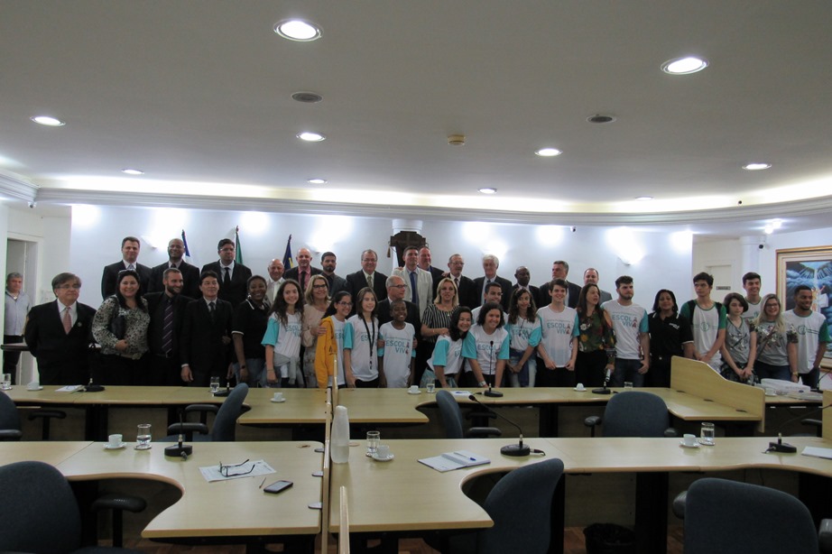 Escola Viva: Câmara recebe alunos, professores e secretários