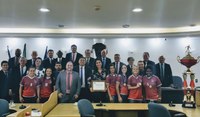 Futsal feminino recebe homenagem