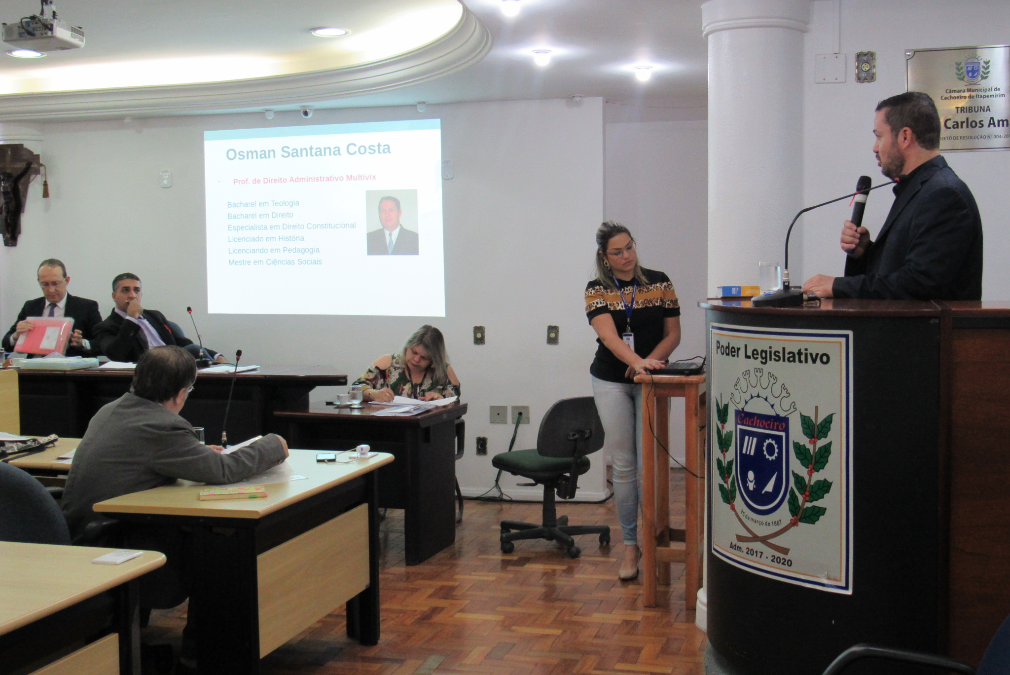 Improbidade não está restrita a políticos, diz professor