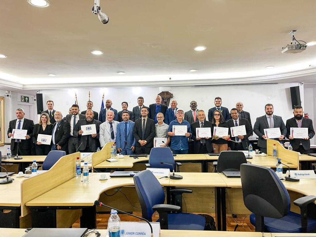 Líderes trabalhistas, enfermagem e trabalhadores rurais são homenageados na Câmara