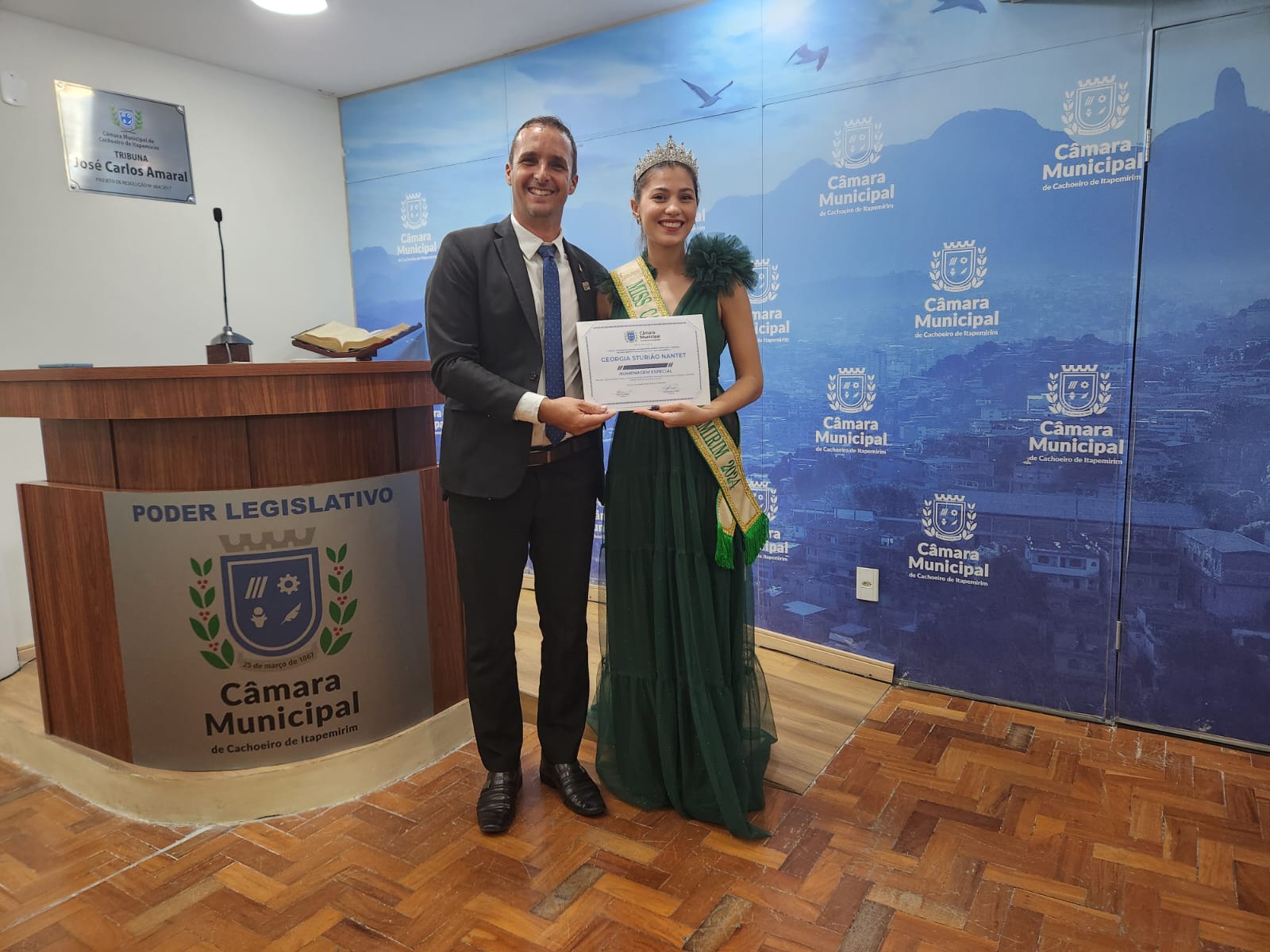 Miss cachoeirense é homenageada pela Câmara