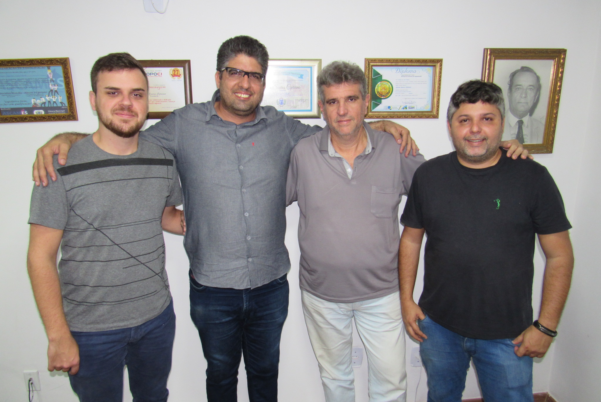 Motoristas de aplicativos formalizam associação e apresentam demandas