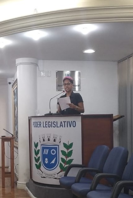 Mulheres ocupam tribuna da Câmara