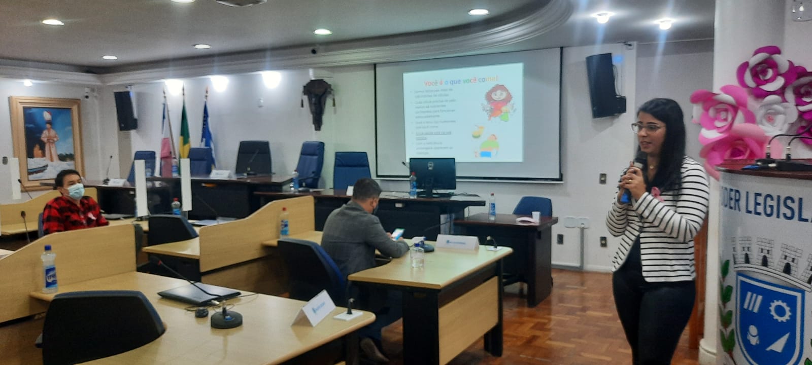 Outubro Rosa: servidores assistem a palestra sobre alimentação saudável