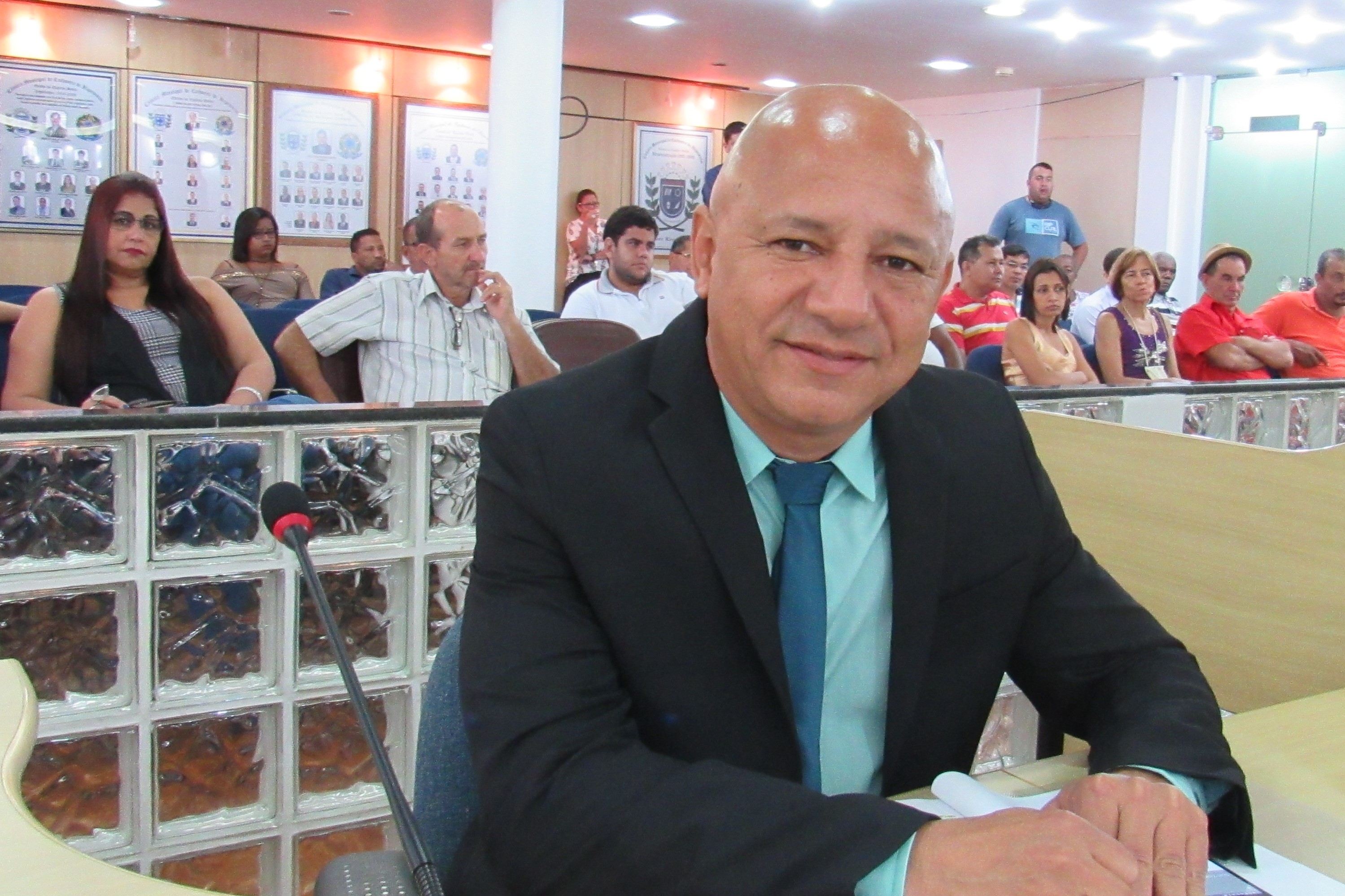 Paulinho defende criação de farmácia veterinária