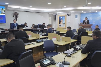 Prefeito apresenta prestação de contas de 2025 na Câmara de Cachoeiro