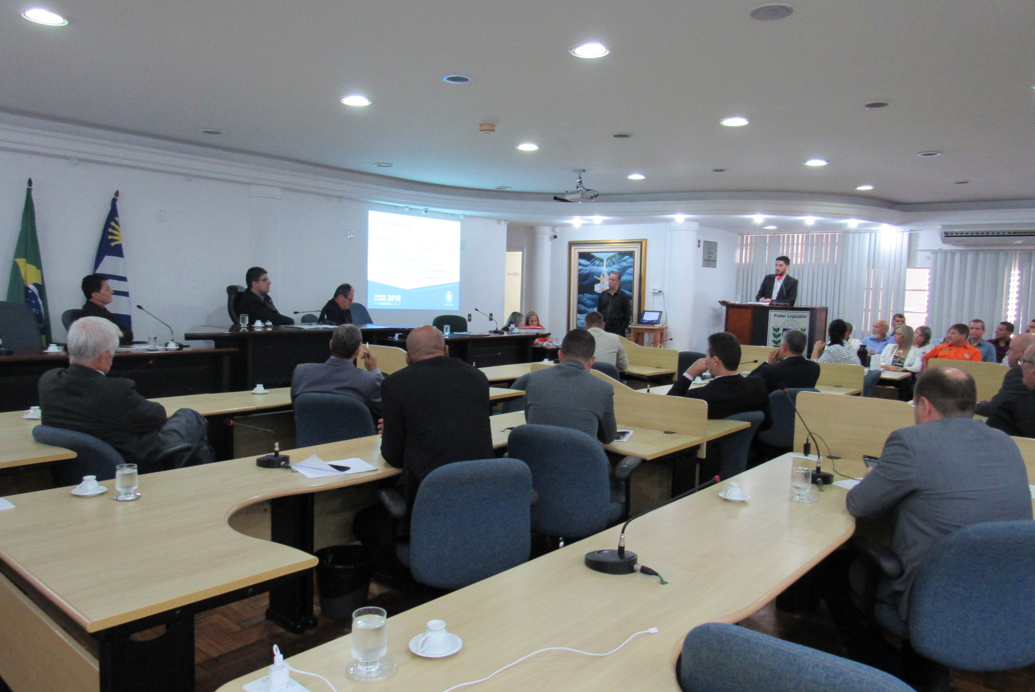 Prefeito presta contas e anuncia terceirização de serviços