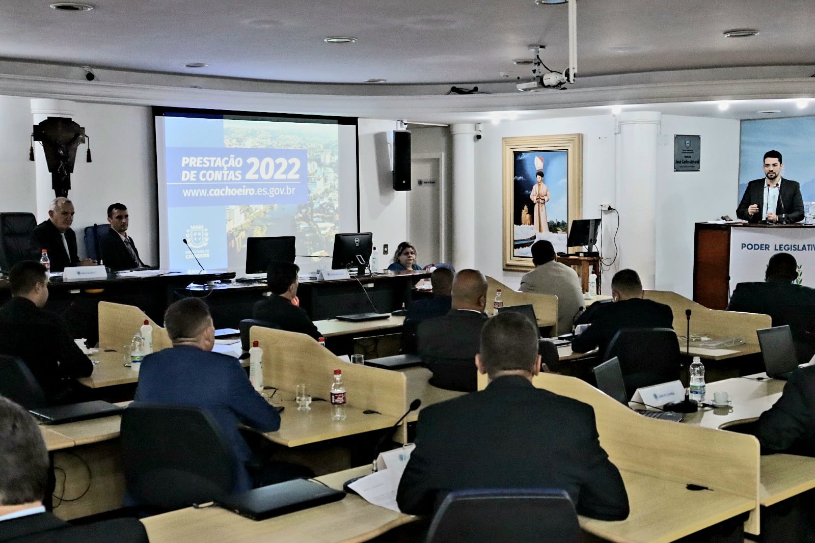 Prefeito vai à Câmara Municipal, presta contas e anuncia projetos e obras indicados por vereadores