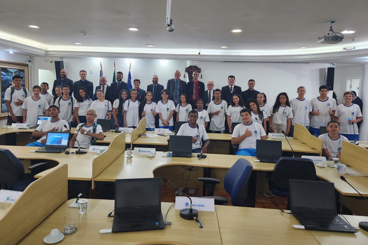 Projeto “Vereador nas Escolas” leva alunos da EMEB Monteiro Lobato à Câmara de Cachoeiro