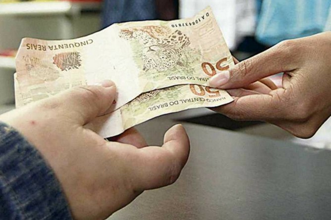 Projeto de lei obriga concessionárias a aceitarem pagamento em dinheiro nos atendimentos presenciais