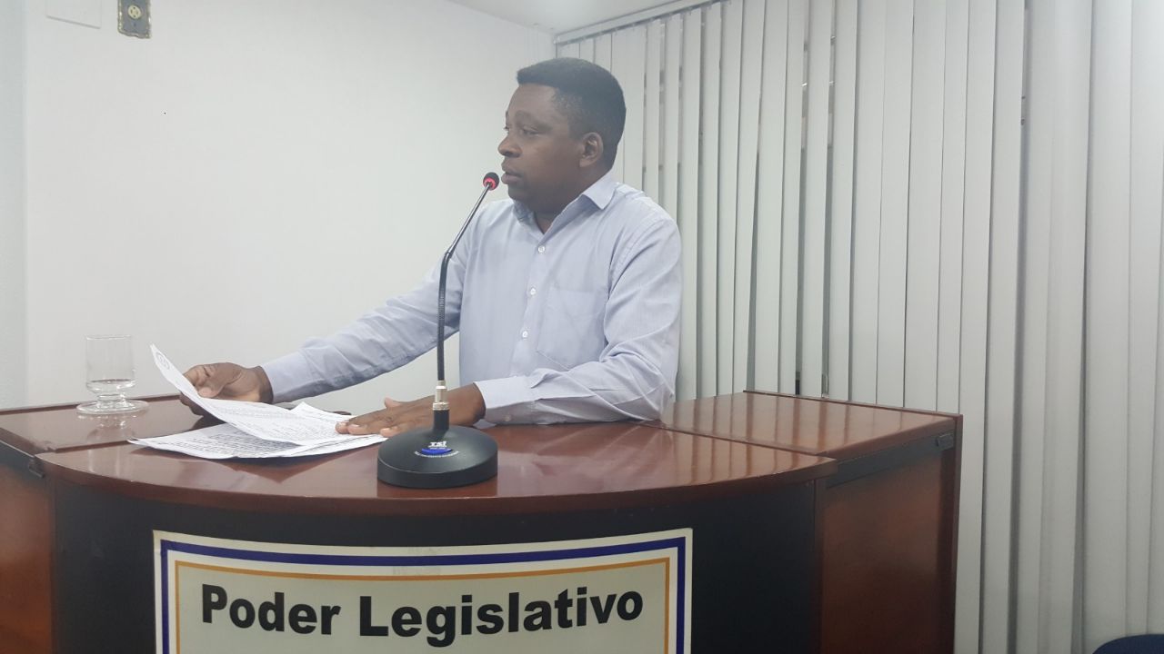 Quilombolas pedem e Câmara aprova revisão em nome de escola