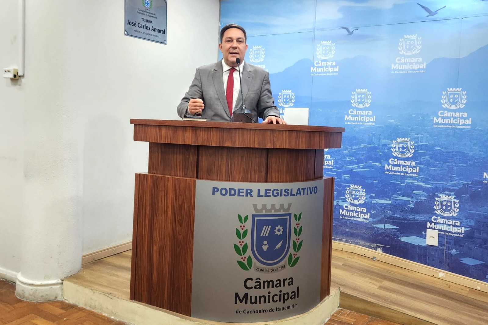 Secretário de Estado Bruno Lamas divulga programas e cursos de qualificação na Câmara