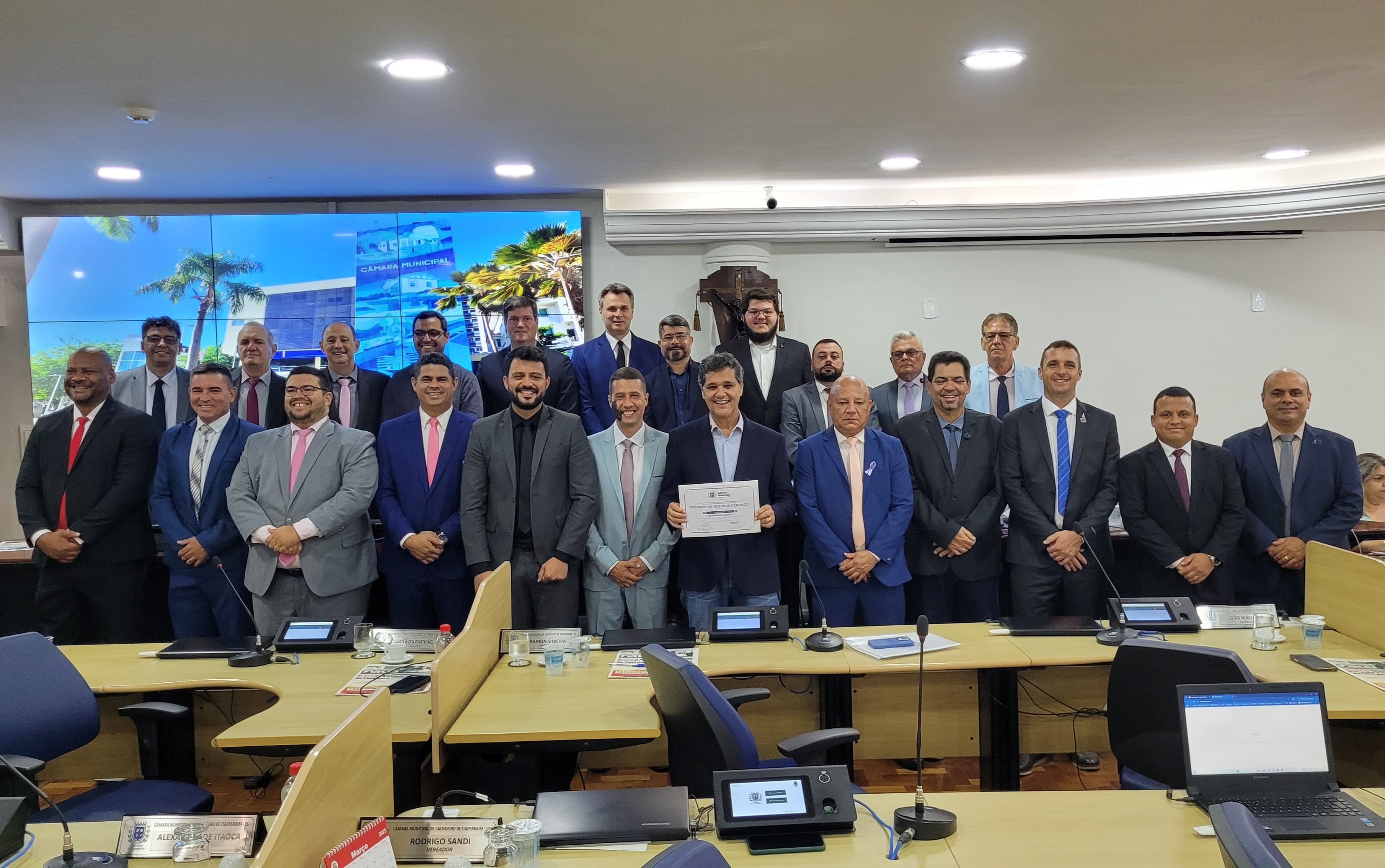 Sessão Solene comemora os 158 anos de Emancipação Política de Cachoeiro