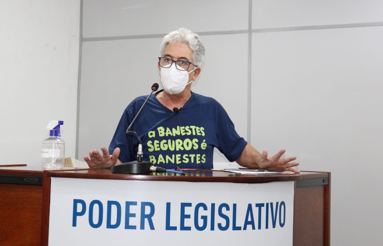 Bancários protestam na Câmara contra privatização de seguradora