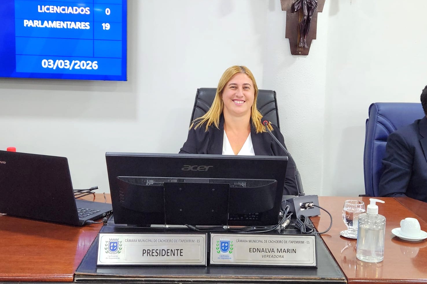 Única vereadora da Casa, Ednalva Marin preside sessão em semana do Dia da Mulher