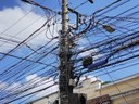 Vereador Vandinho da Padaria cobra solução para excesso de fios emaranhados em postes de Cachoeiro