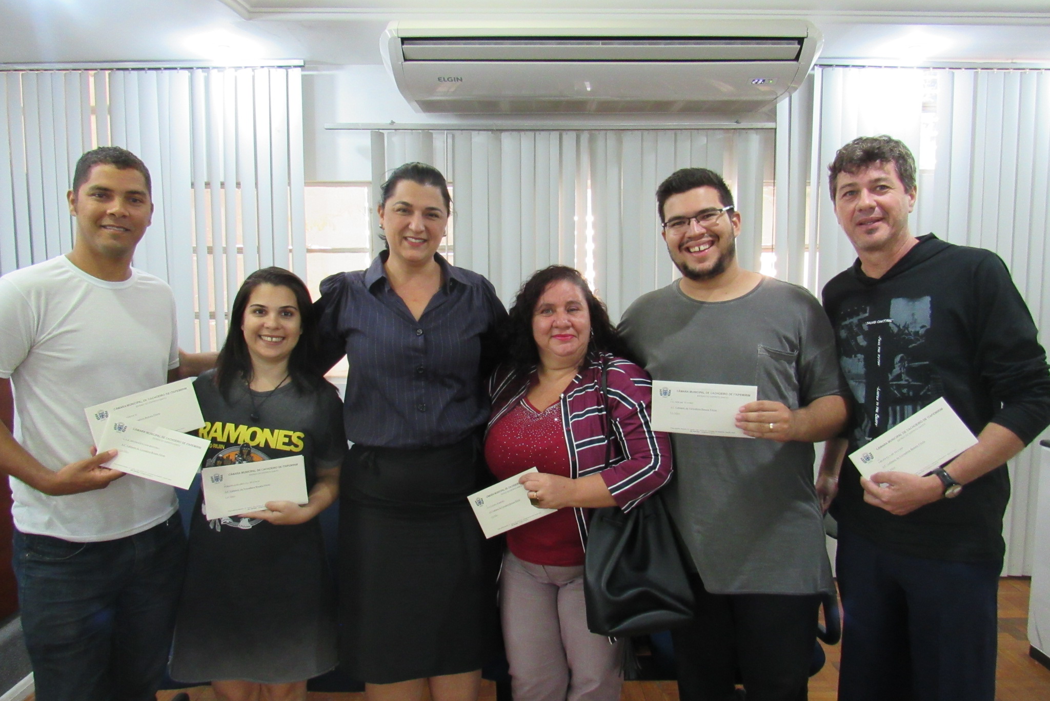 Vereadora presta homenagem a atores