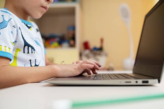 Vereadores aprovam criação do Programa “Família Guardiã Digital”