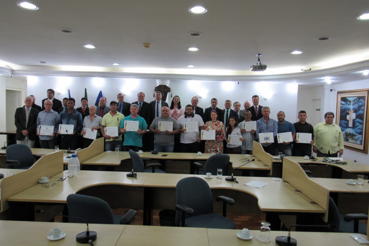 Vereadores entregam homenagens do mês de agosto